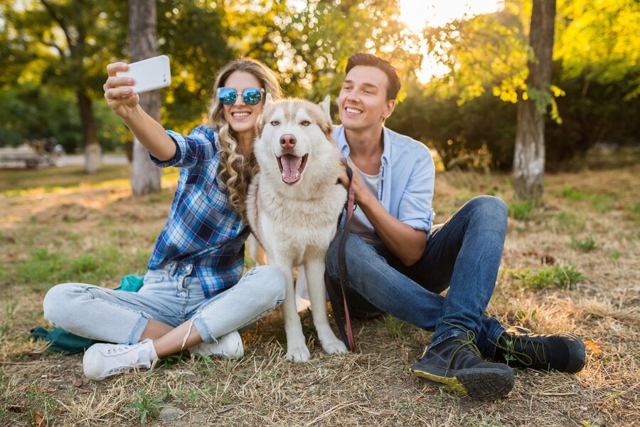 Anniversary Pet Portrait Gift for Couples: How to Choose the Shared Photo